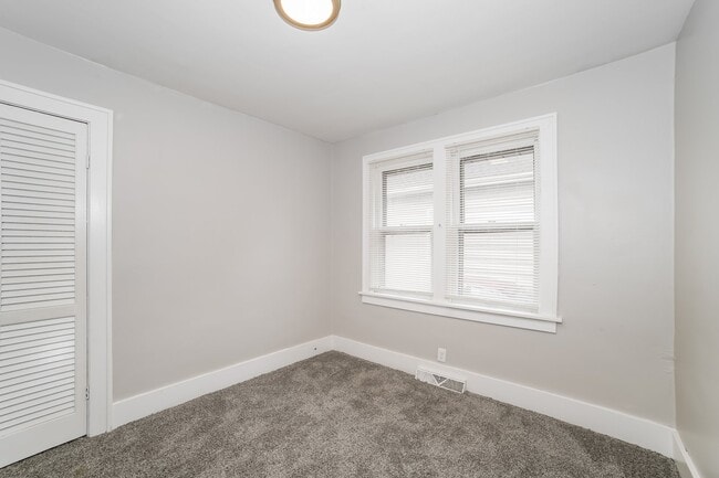 Building Photo - 504 E Forrest Hill Ave