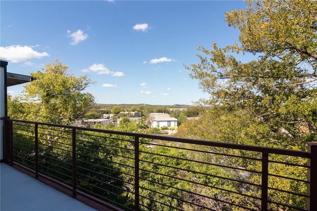 Building Photo - 2200 Trailside Dr