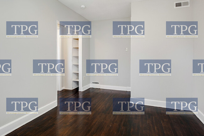 Building Photo - 573 S Crescent Ave