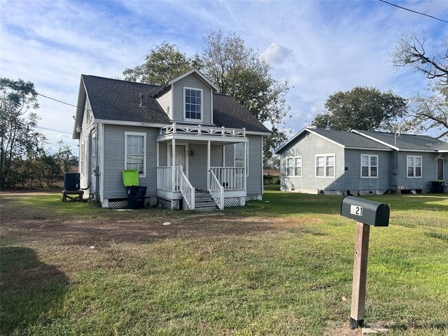 Building Photo - 621 Harrison Ln