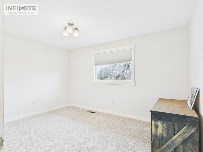 Building Photo - Great Four Bedroom! First Month Half Off!!