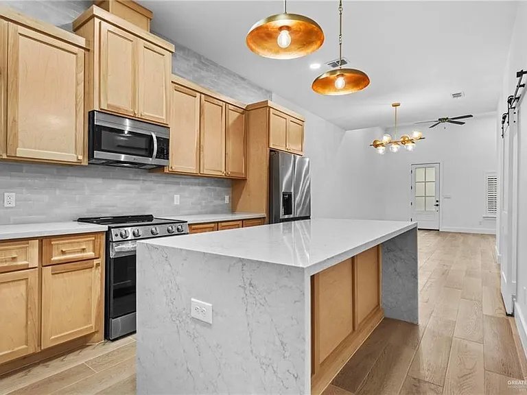 Building Photo - 645 Esplanade Ct