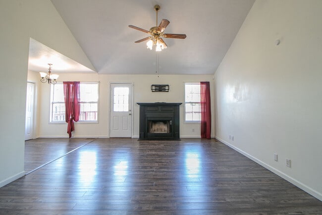 Building Photo - 1325 Meredith Way