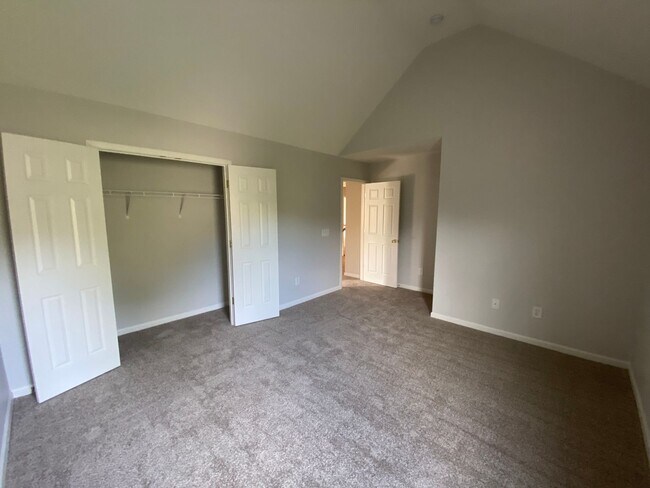 Building Photo - Pristine home located in Linda Vista!