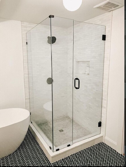 Primary Shower - 260 Cherry Dr