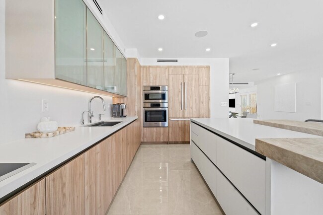 Building Photo - 3100 N Ocean Blvd