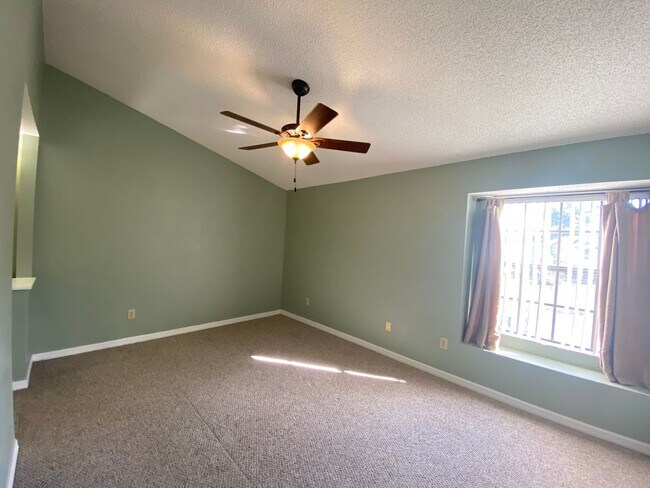 Building Photo - 3/2.5 IN BEACON HILL WITH BRICK FIREPLACE