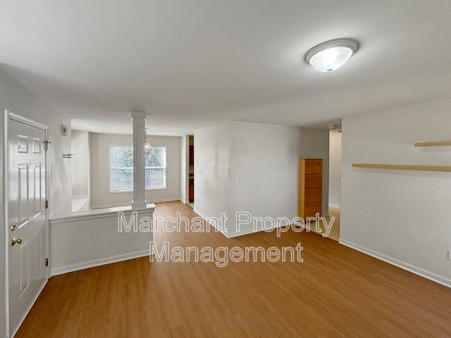 Building Photo - 335 Woodlark St