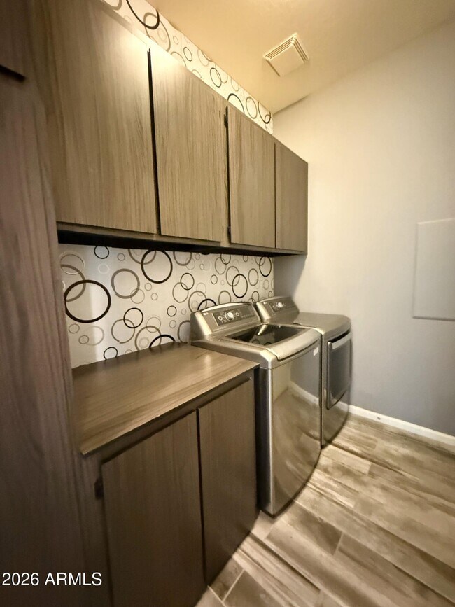 Building Photo - 20618 W Edgemont Ave