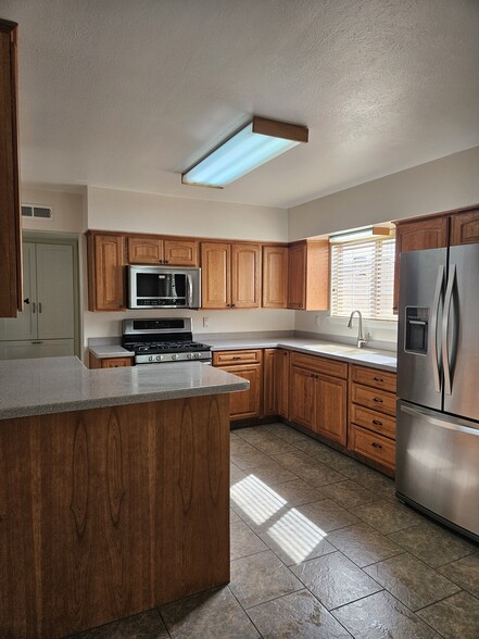Building Photo - 3513 Sierra Vista Dr