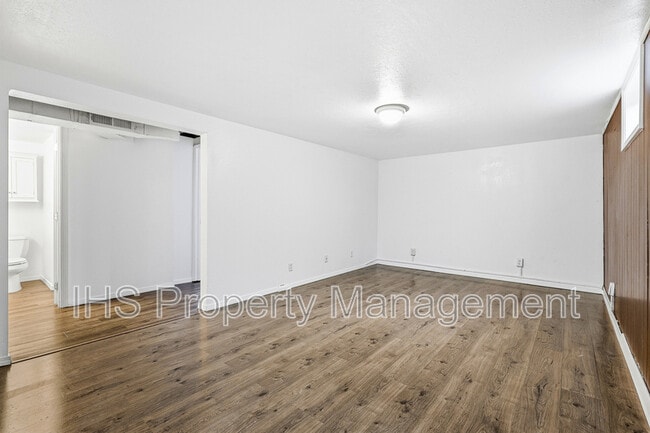 Building Photo - 1402 Potter Ave