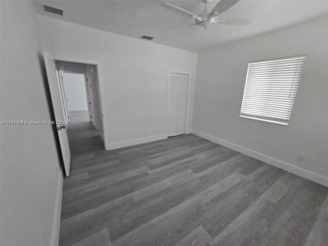 Building Photo - 1637 SW 17th St