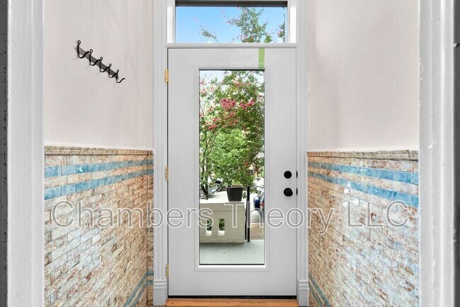 Building Photo - 1745 1st St NW