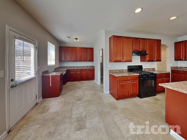 Building Photo - 5517 Village Trace