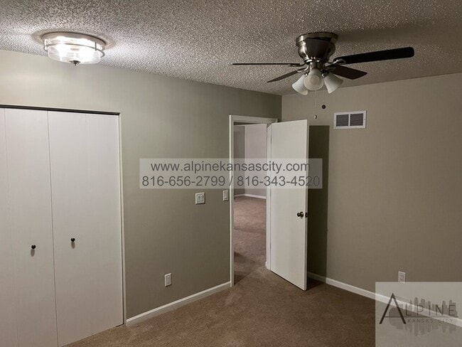 Building Photo - 2 Units Available Across from Congress Mid...