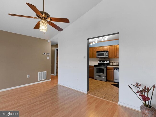 Building Photo - 8792 Grasmere Ct