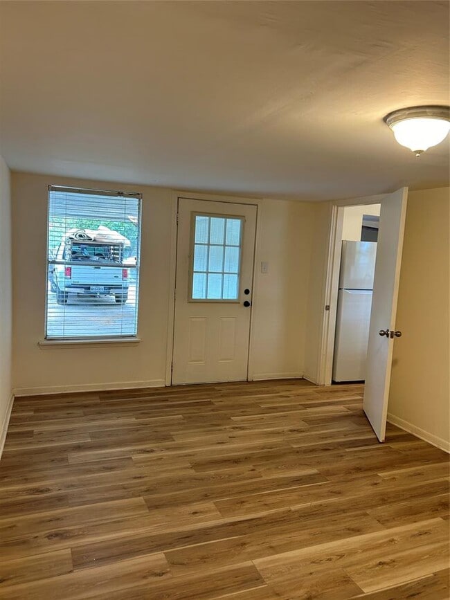 Building Photo - 2017 Karen Ave
