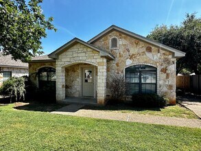 Building Photo - Spacious 5/4 House with Open Floor Plan Ne...