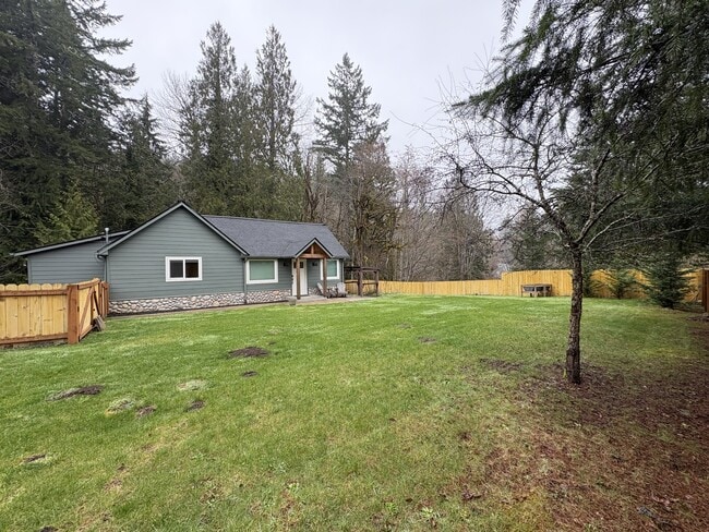 Building Photo - 1070 E McReavy Rd