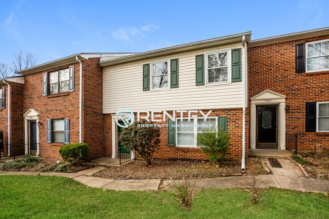 Building Photo - 11045 Hunter Trail Ln