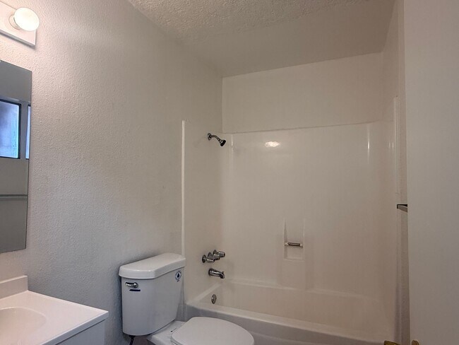 Building Photo - 5422 S Swenson St