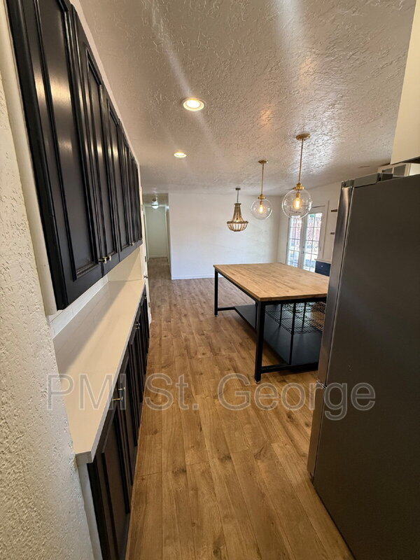 Building Photo - 1149 E Elder Cir