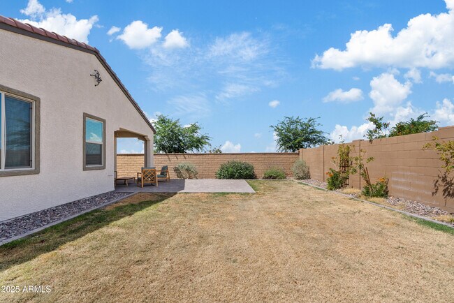 Building Photo - 2204 E Kelly Dr