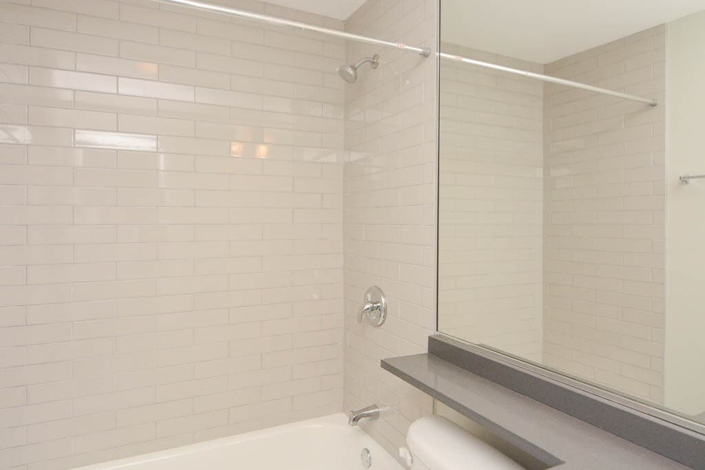 Building Photo - 447 W Surf St