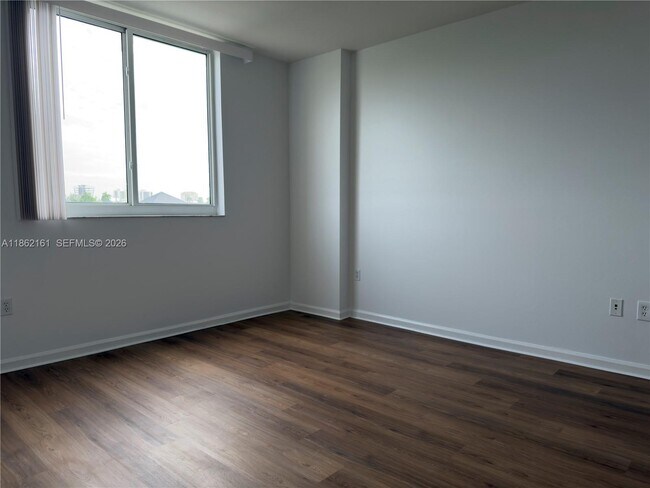 Building Photo - 2775 NE 187th St