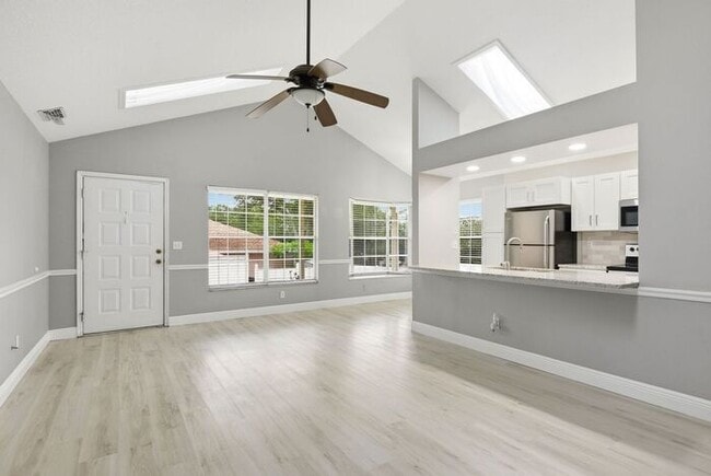 Building Photo - Single Family Home in Lake St George