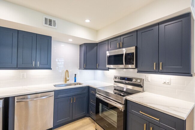 Building Photo - Lovely 2 BR/1 BA 2-Level Condo in Fairlawn!
