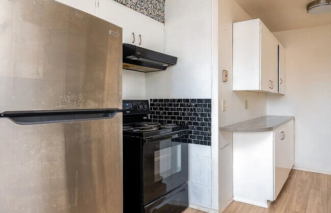 Building Photo - Remodeled 3 Bedroom, 1 Bath Home with Fenced Yard