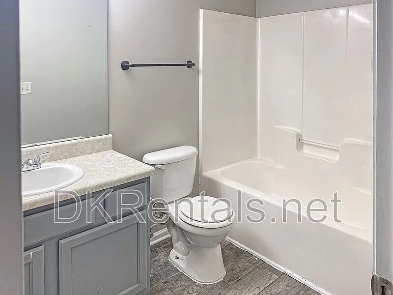 Building Photo - Room in Townhome on High Park Ln