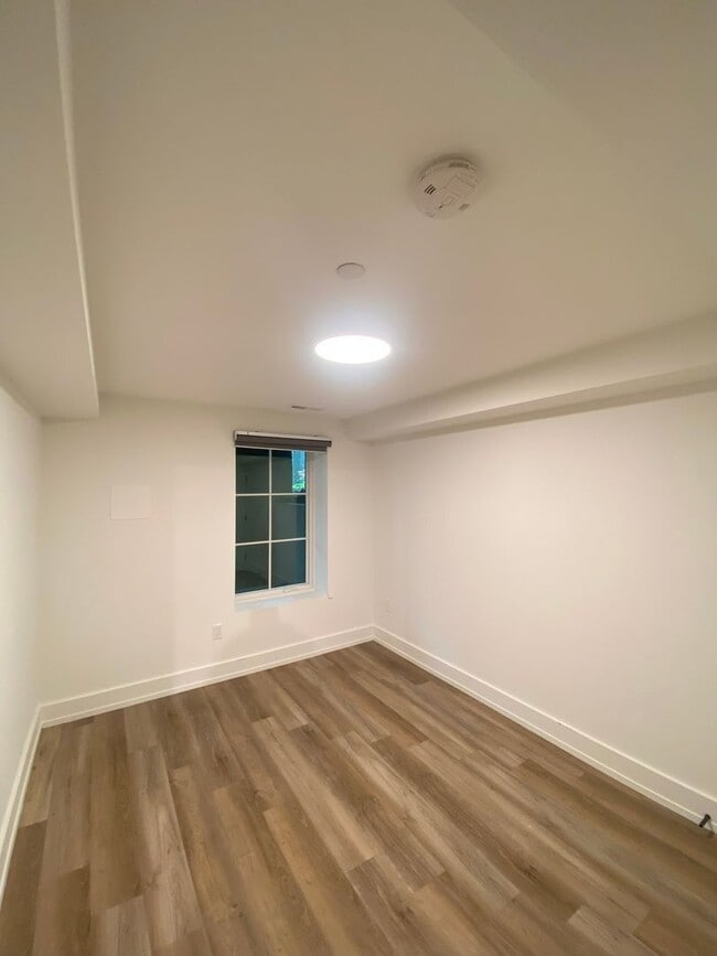 Building Photo - Modern Petworth 2-Bed/Bath with Outdoor Sp...