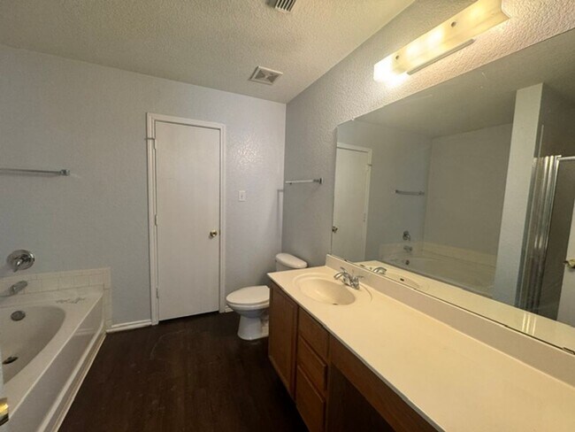 Building Photo - 10719 Shaenmeadow