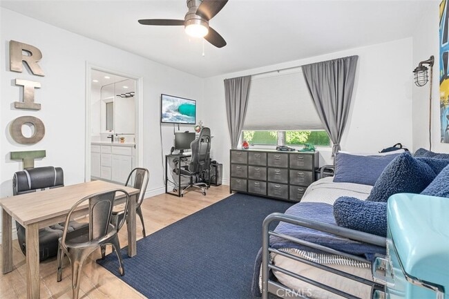 Building Photo - 600 Cliff Dr