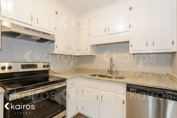 Building Photo - 415 Deer Park Dr