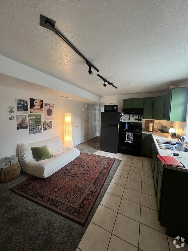Building Photo - 47 N 300 E