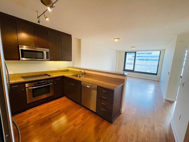 Building Photo - *New* 1 Bed & 1 Bath with Office / Den Condo in Fidi - No Parking