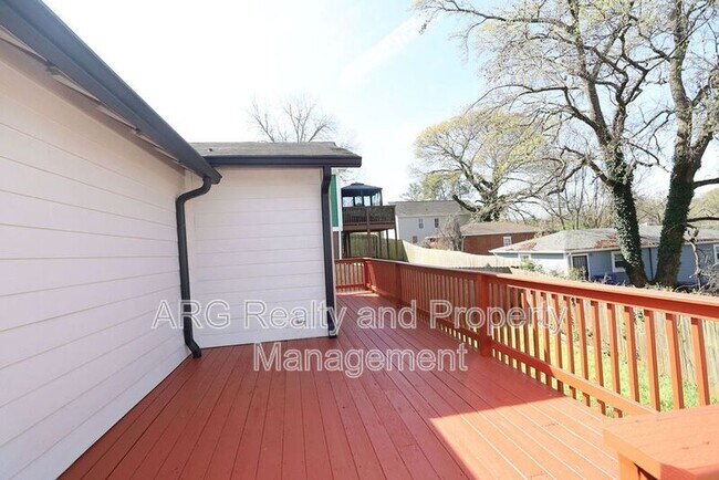 Building Photo - 1095 Ira St SW