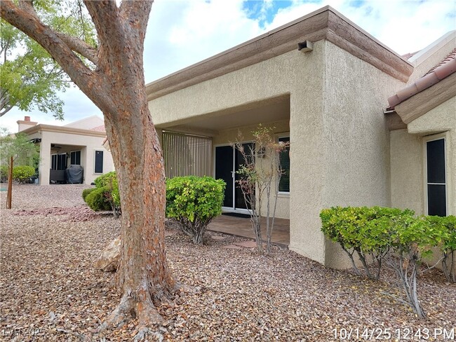 Building Photo - 2636 Highvale Dr
