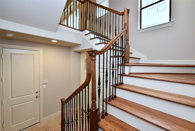 Building Photo - 5813a Kiam St