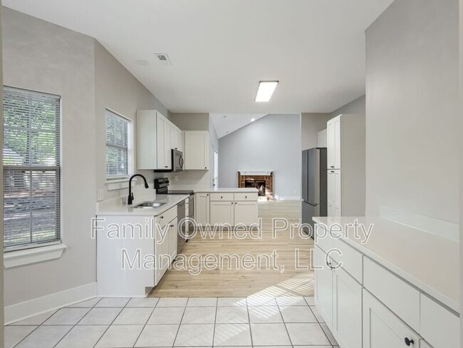 Building Photo - 105 Mallory Dr