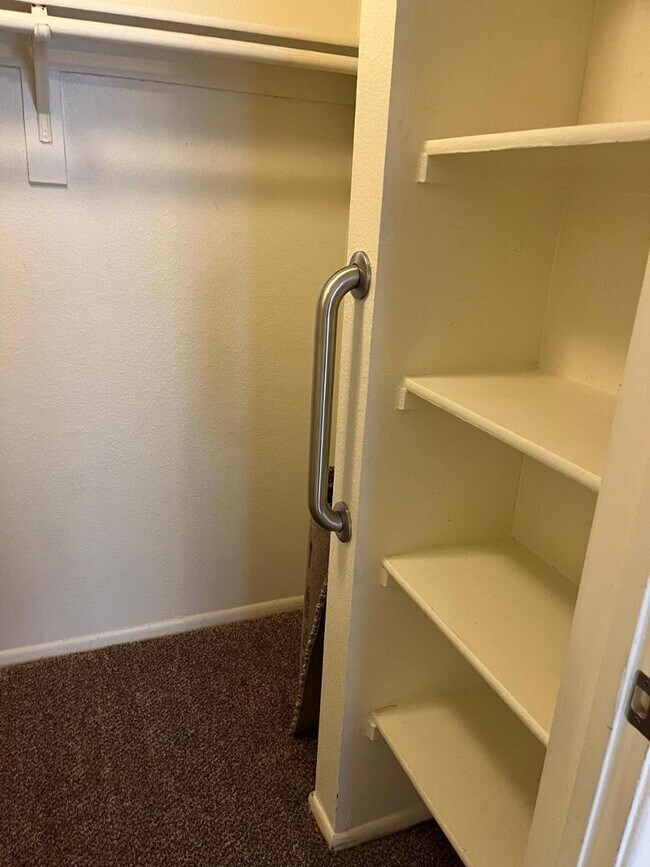 Building Photo - 3119 W Cochise Dr