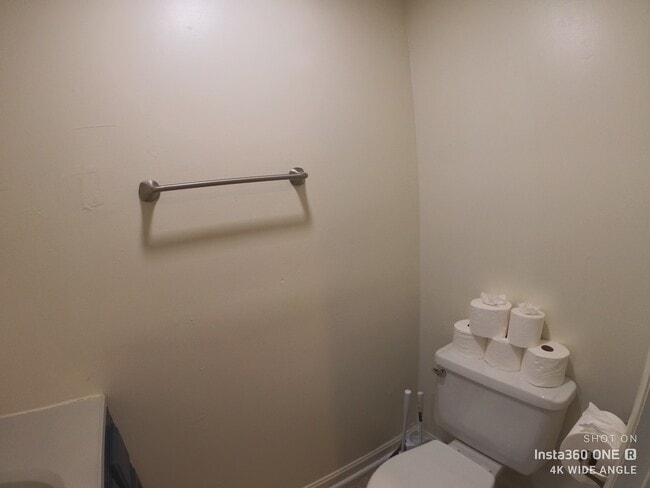 1/2 bath - 3137 Josephine St