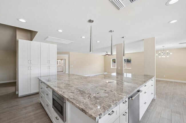 Building Photo - 13222 N 1st Ave