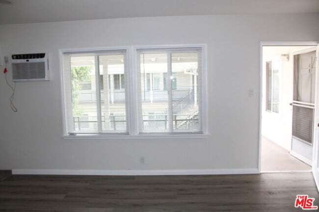 Building Photo - 182 W Elmwood Ave