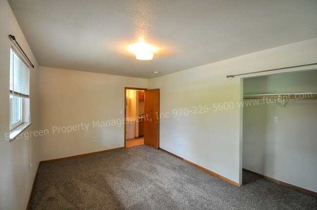 Building Photo - 915 James Ct