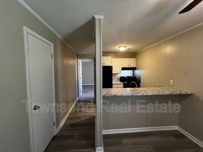 Building Photo - 5874 Century Oaks Dr