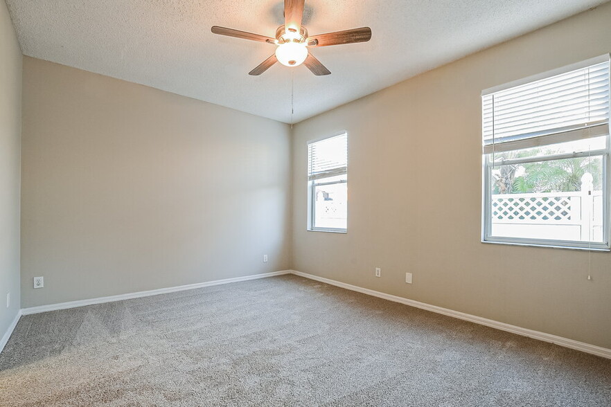 Building Photo - 13761 Meadowpark Ave